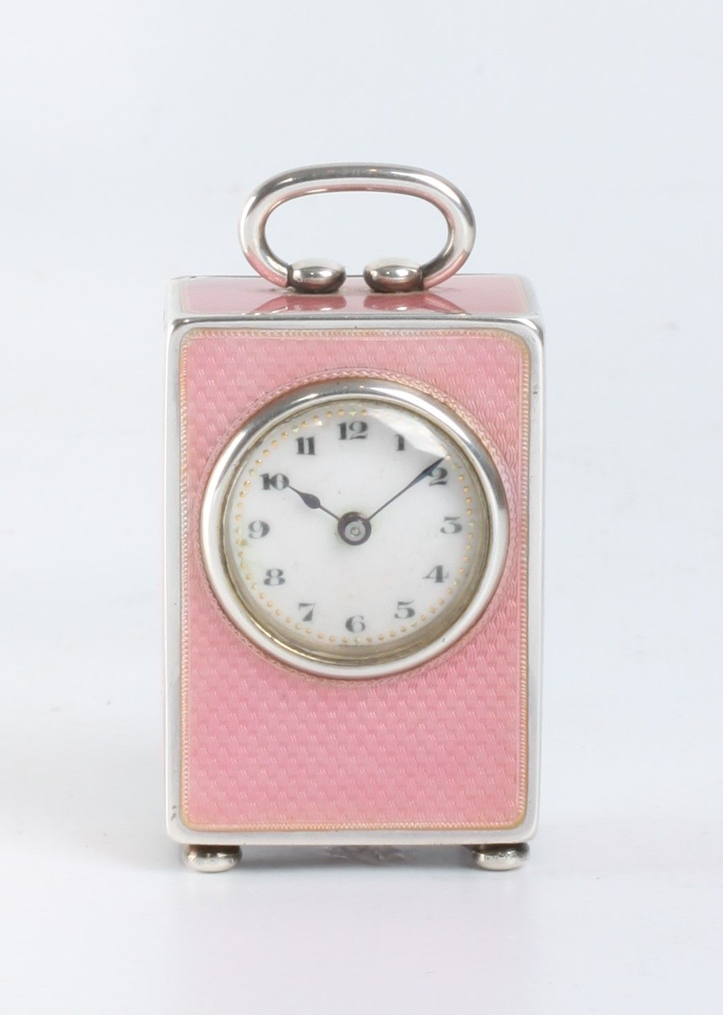 Een miniatuur Zwitsers zilveren roze transparant guilloche email klokje, circa 1900 - afbeelding 1