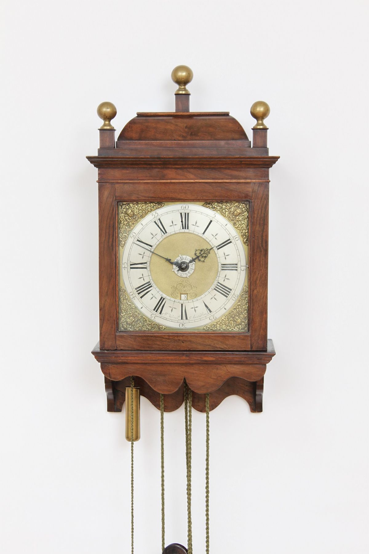 Een Hollands noten Hangend Amsterdammertje, Jacob Hasius, circa 1725 - afbeelding 1