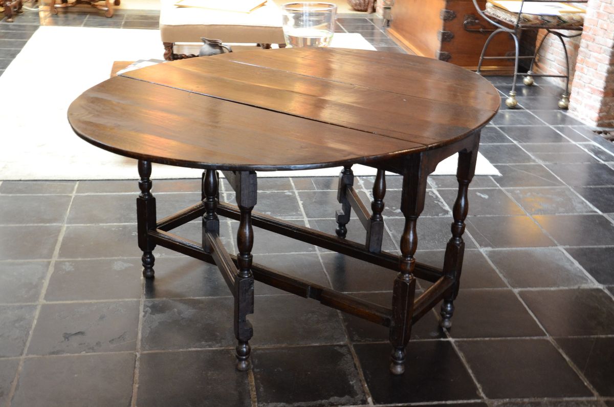 Gateleg table, England, 18th century