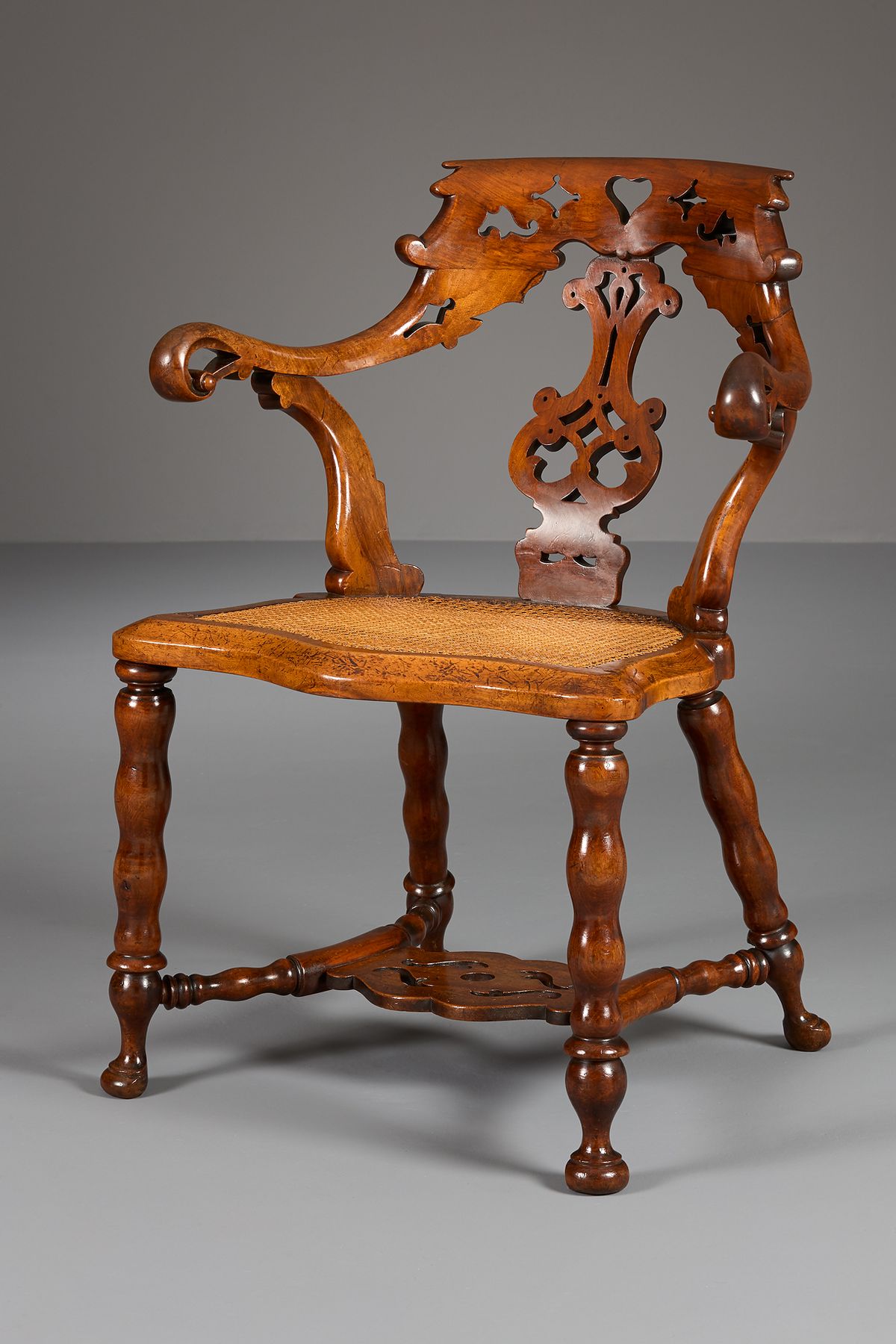 Braziliaanse Portugees-Koloniale Louis XV Armstoel