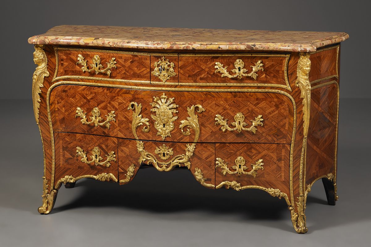 French Régence Commode à Pont, Etienne Doirat - image 1