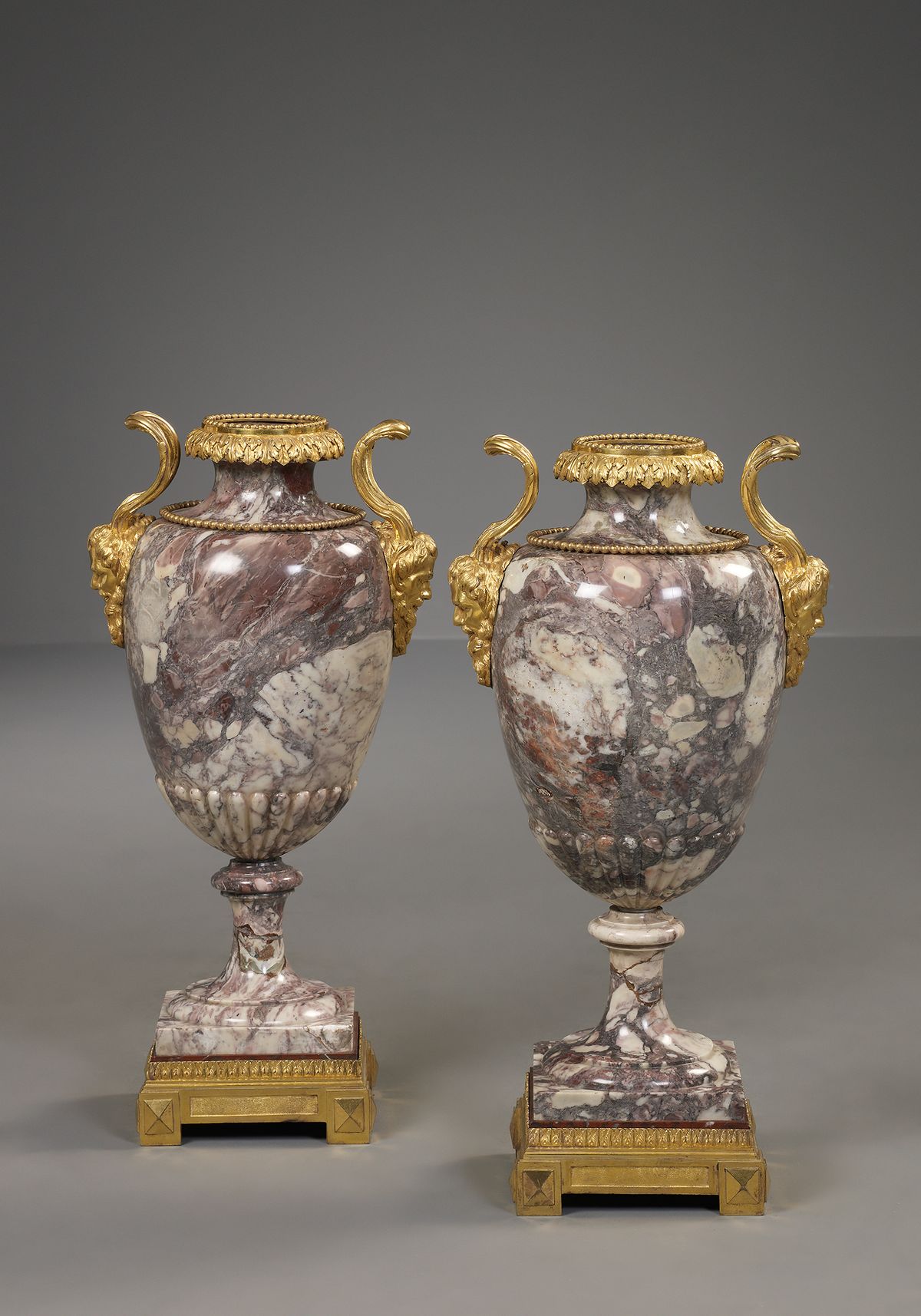 Paire de Vases en Marbre monté d'Italien d'époque Louis XVI