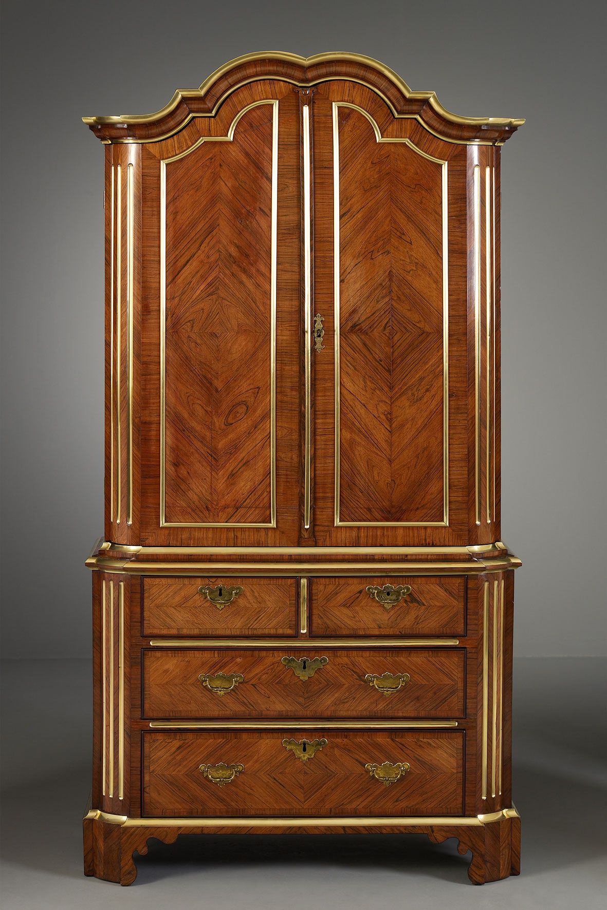 Een Belangrijk Hollands Schrijfmeubel, ca. 1740 - afbeelding 1