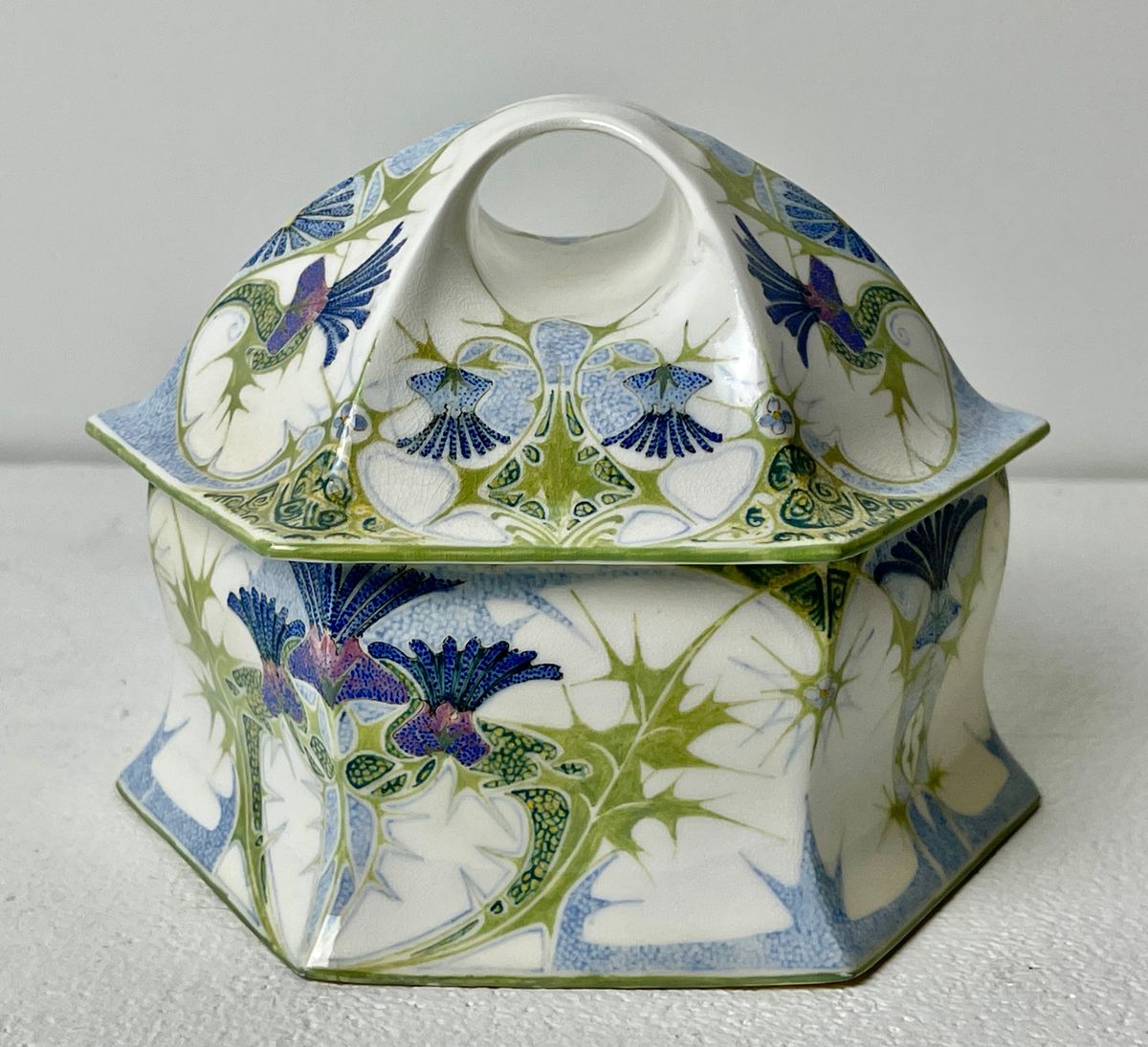 Rozenburg Art Nouveau eggshell porcelain lidded box, 1904 - image 1