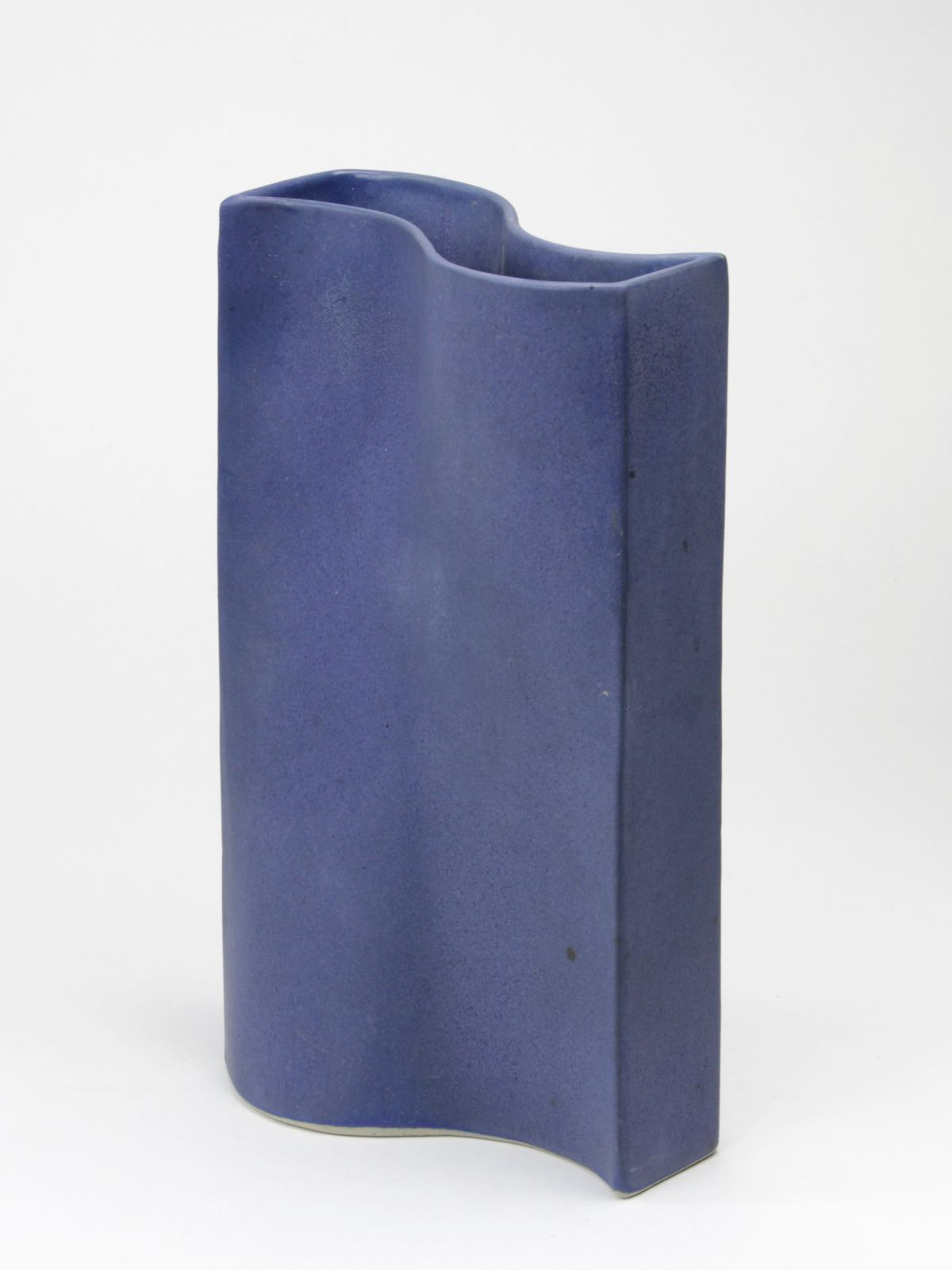 Jan van der Vaart, Golvende blauw geglazuurde vaas, multipel, 1999 - afbeelding 1
