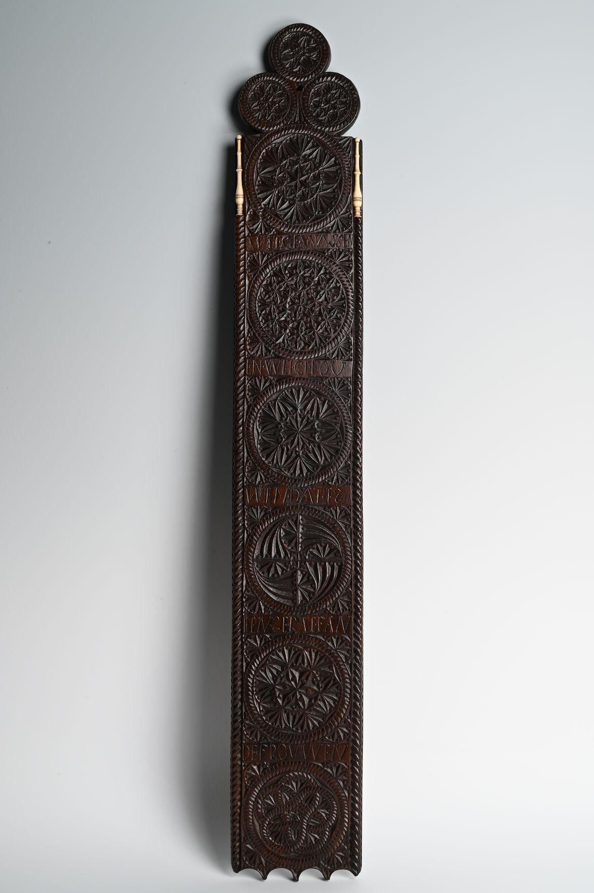 A Dutch 'mangelplank' - image 1
