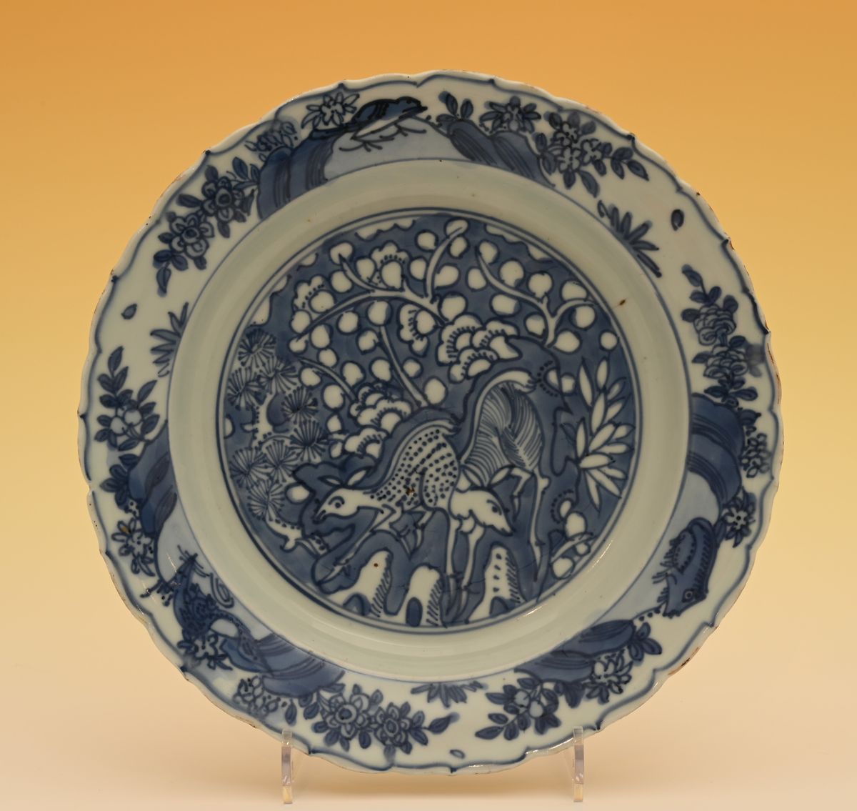 A Chinese porcelain saucer - image 1