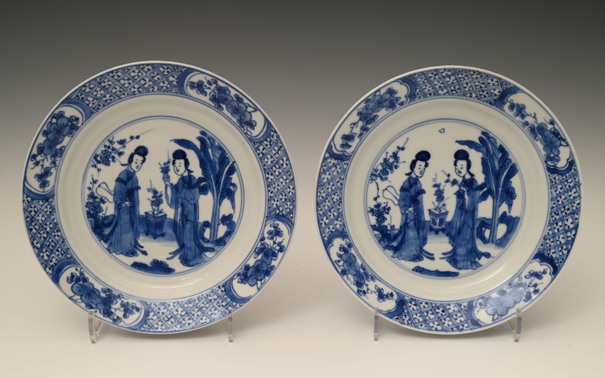 A pair of chinese porcelain dishes - image 1