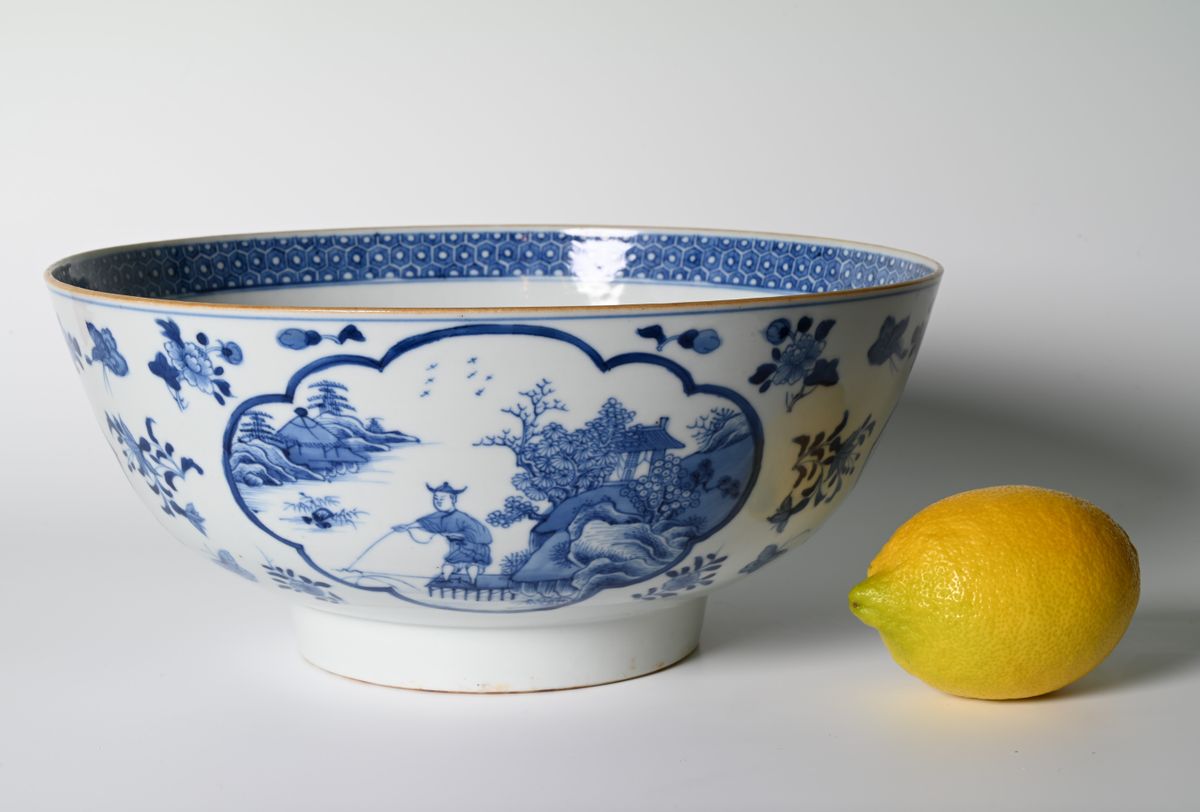 Een Chinees porseleinen kom - afbeelding 1