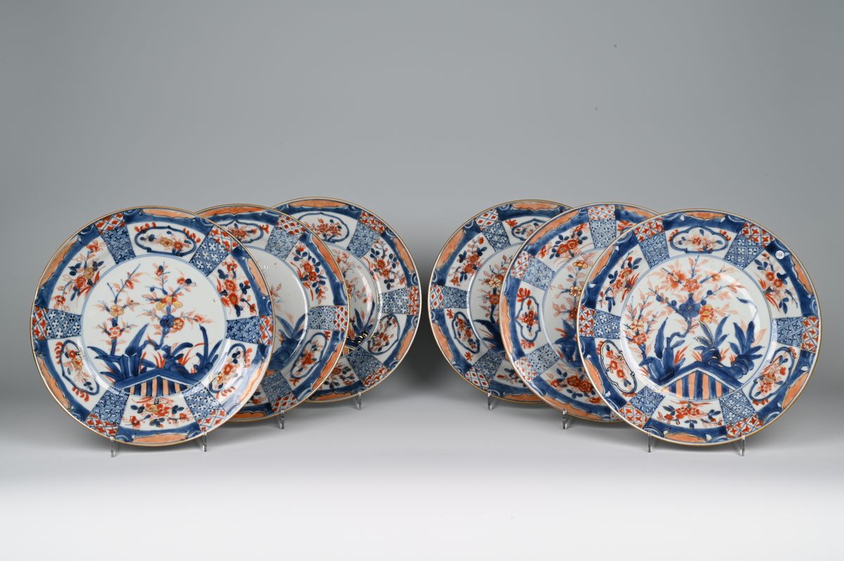 A set of six Chinese Imari dishes - image 1