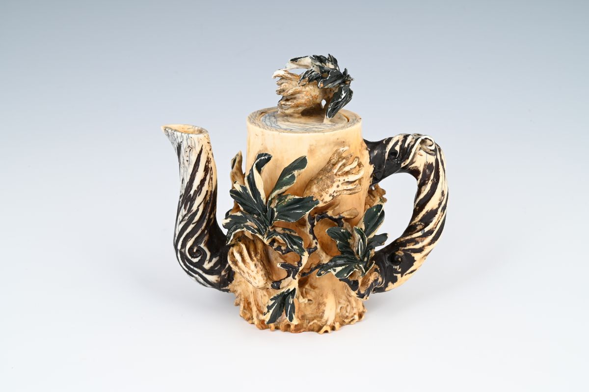 A Chinese mammoth ivory teapot. - image 1