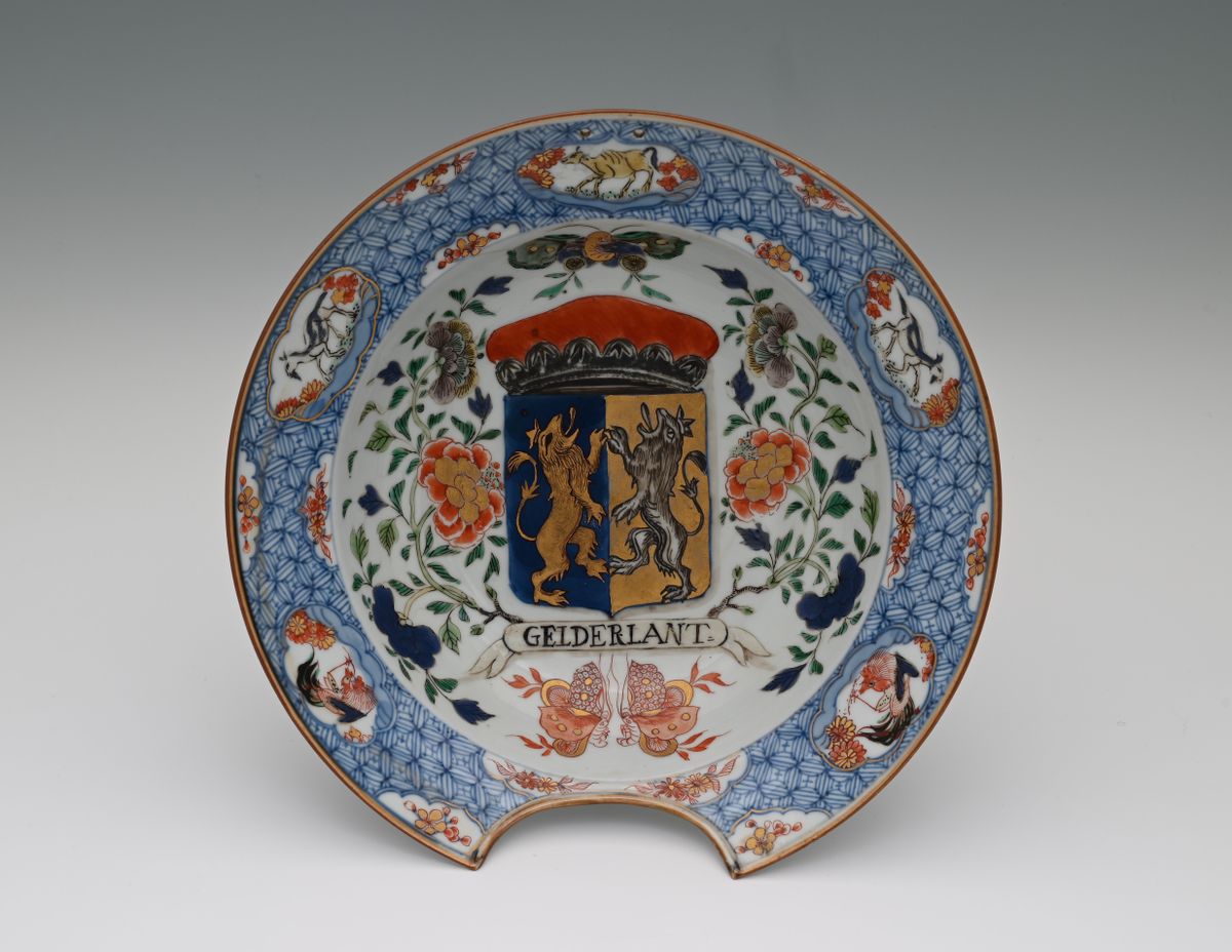 A Chinese porcelain shaving bowl - image 1