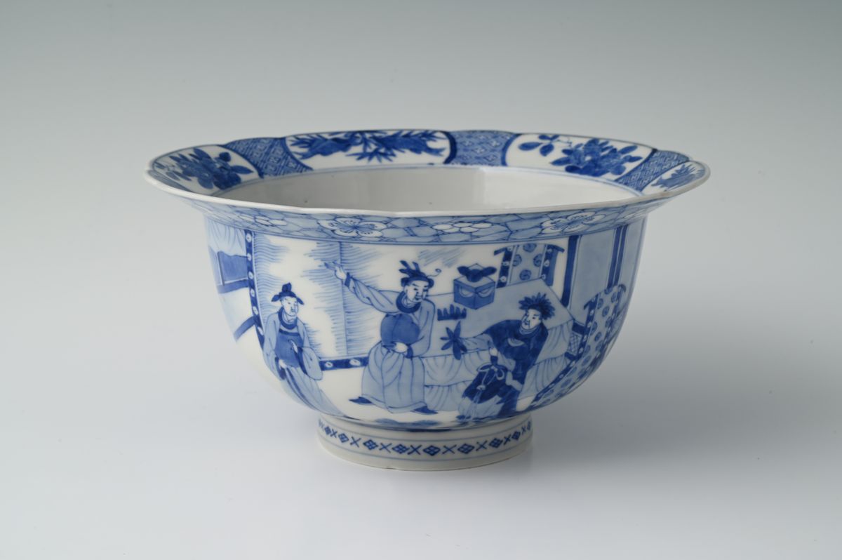 A Japanese porcelain “Klapmuts” bowl - image 1