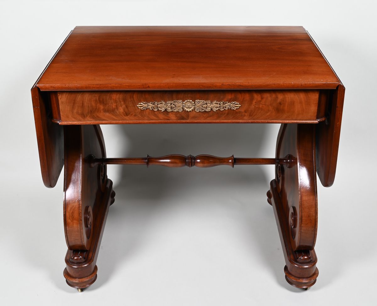 A mahogany  George IV center table - image 1