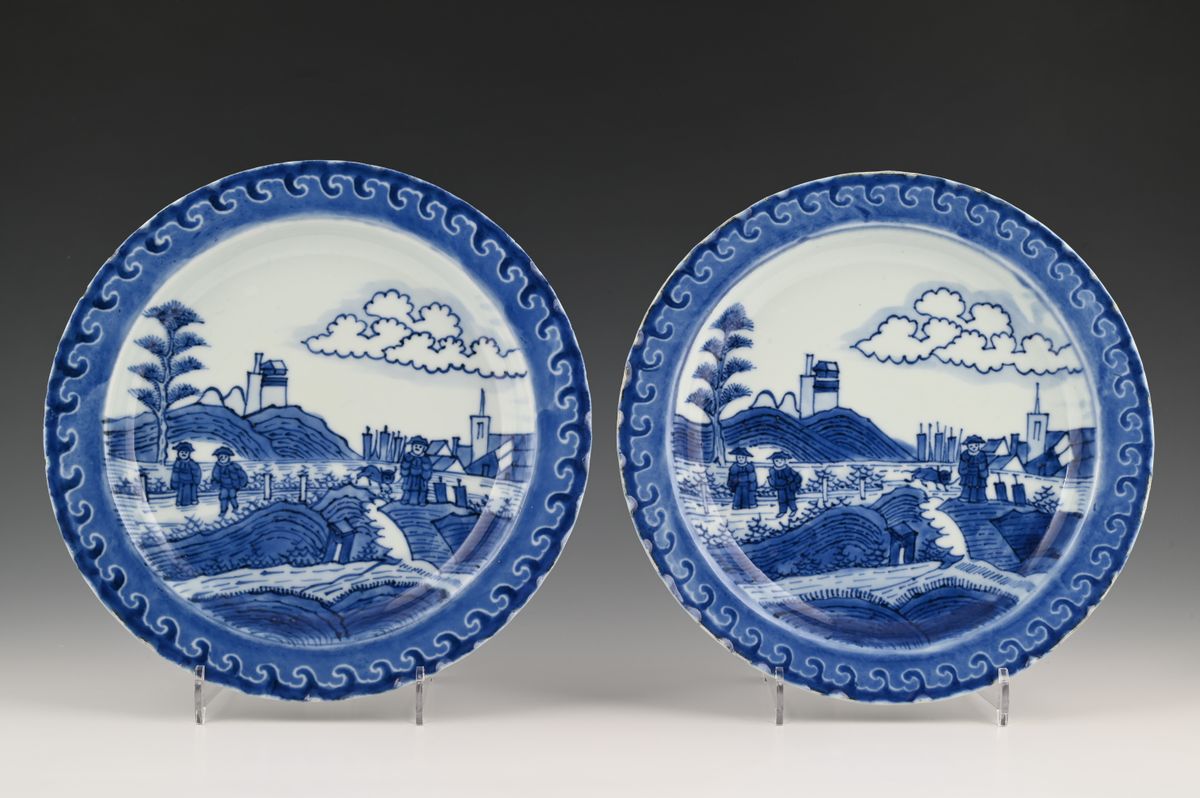 A pair of chinese porcelain 'Scheveningen' dishes - image 1