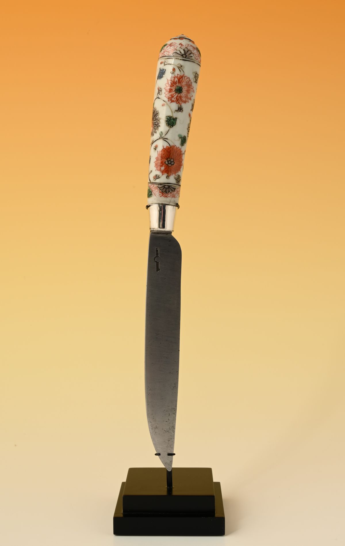 A knife with Chinese porcelain famille verte handle - image 1