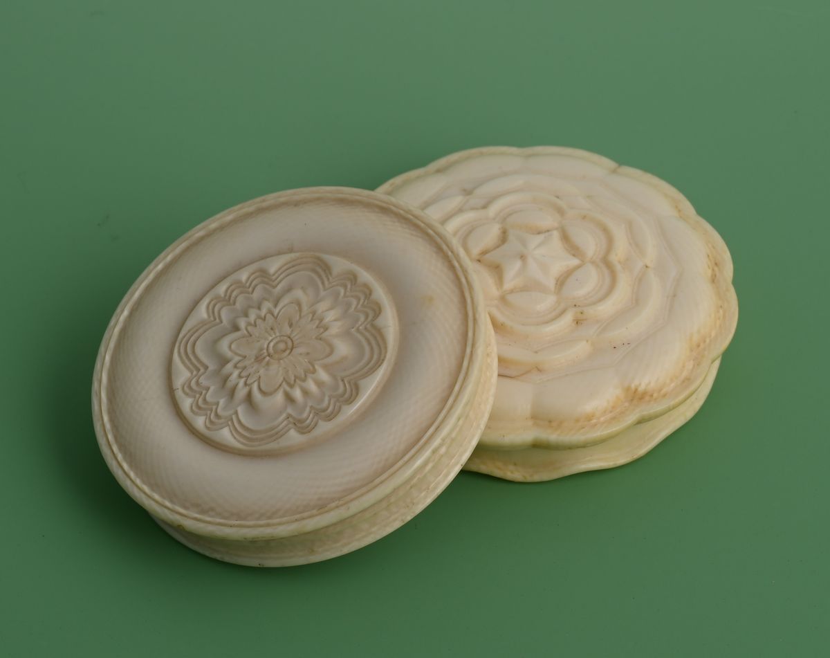 An ivory turnery box - image 1