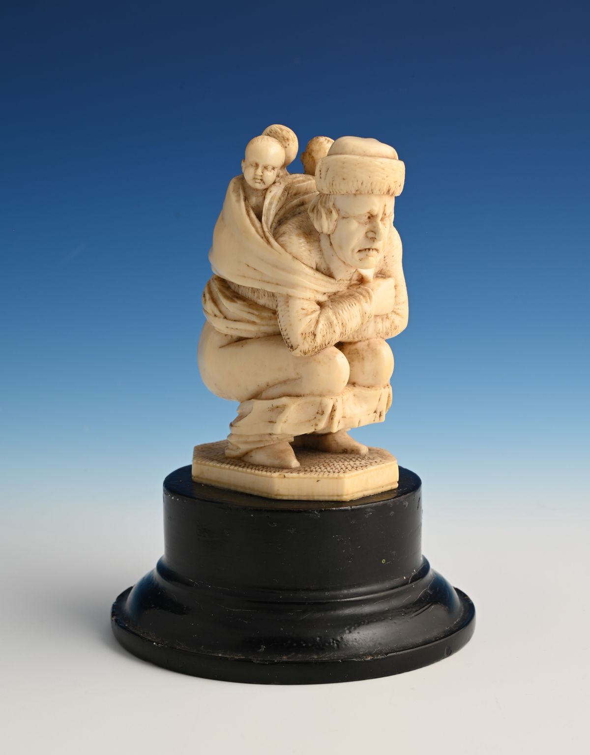 An ivory sculpture - image 1