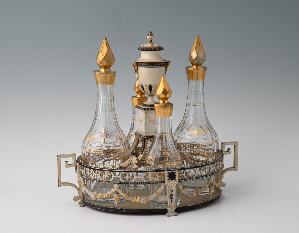 An 18th century Dutch oil and vinegar / cruet set - image 1