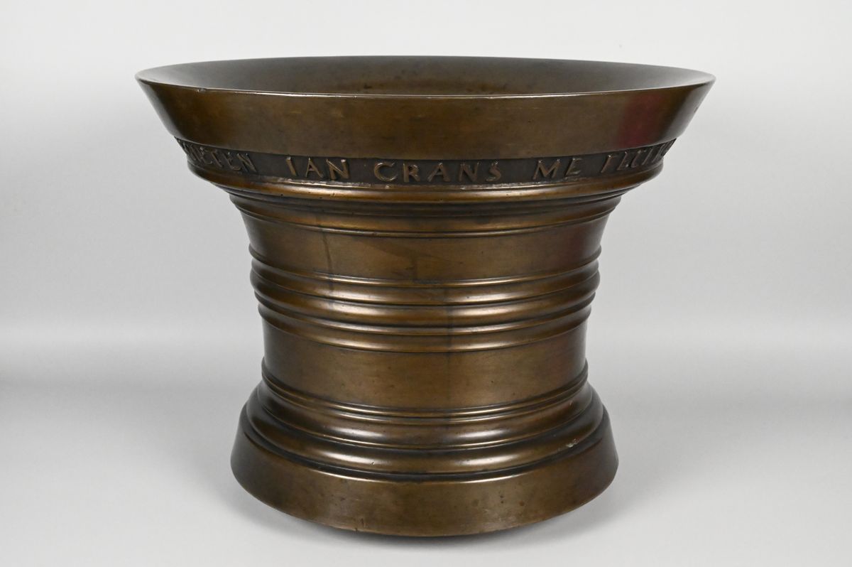 Un très grand mortier en bronze - image 1