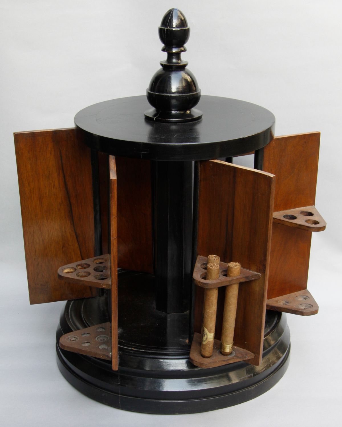 Cigare cabinet - image 1