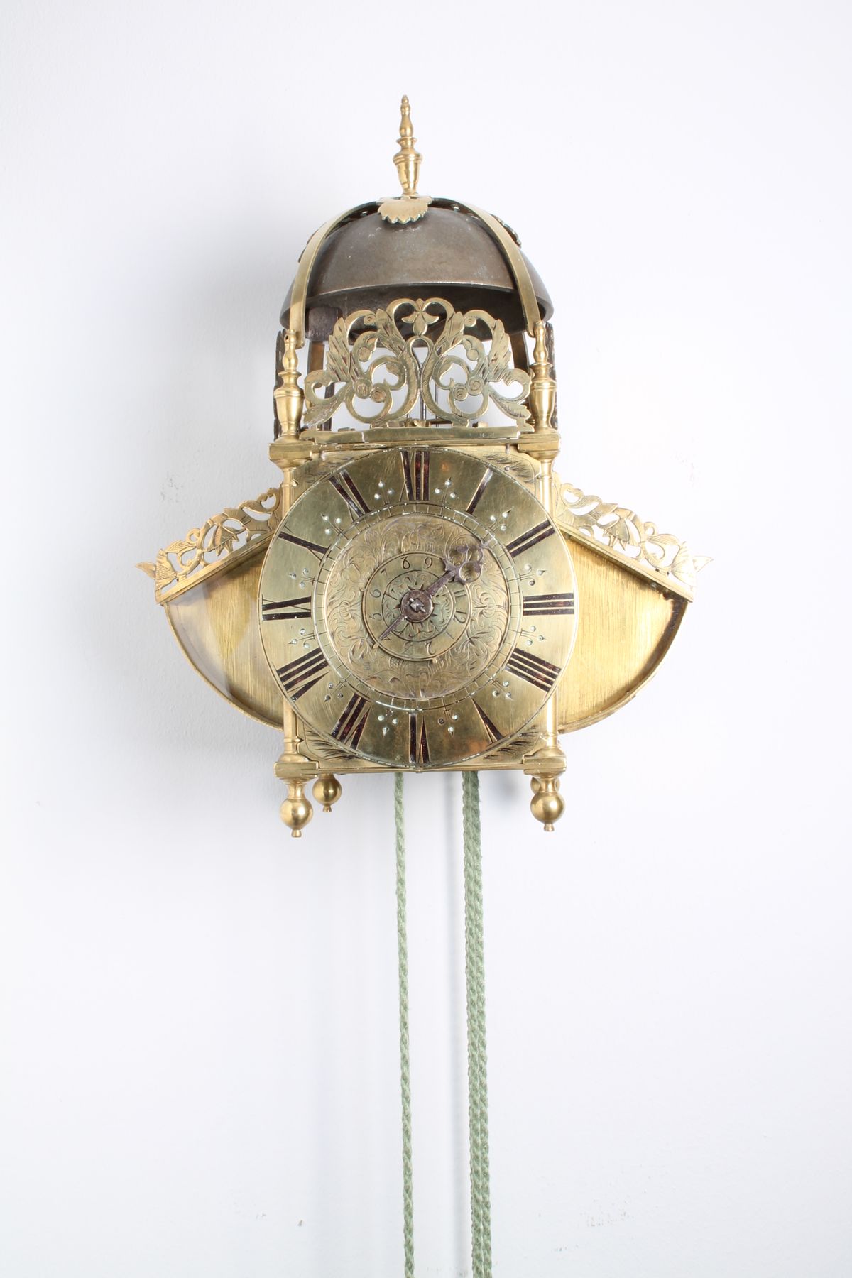 A good English brass striking and alarm 'wings' lantern clock, circa 1680 - image 1
