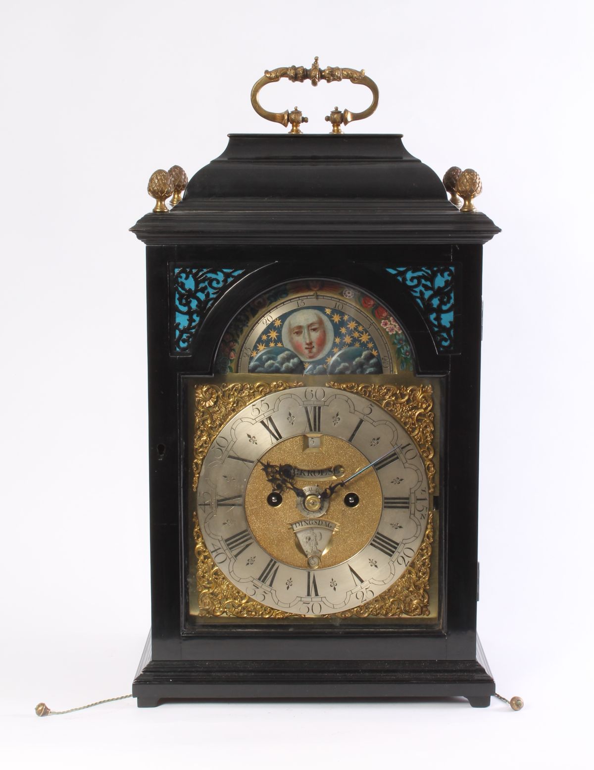 Een Hollandse gezwarte tafelklok met datum, dag en maanfase, door J.P. Kroese, omstreeks 1740 - afbeelding 1