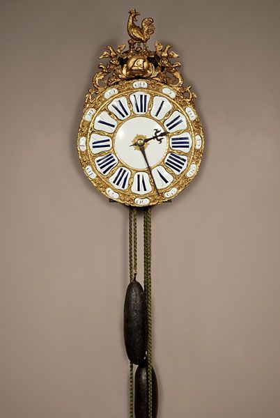 Een franse cartouche lantaarnklok, ca 1750, met gaand slag- en wekkerwerk, spillegang. - afbeelding 1