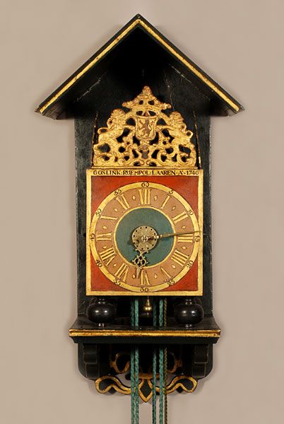 Een goede veelkleurige Gelderse stoelklok, door Goslink Ruempol, 1746 - afbeelding 1