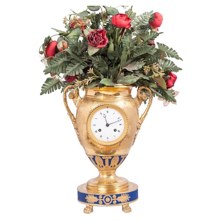 Decorative Paris Porcelain Urn Clock, circa 1810 - image 1
