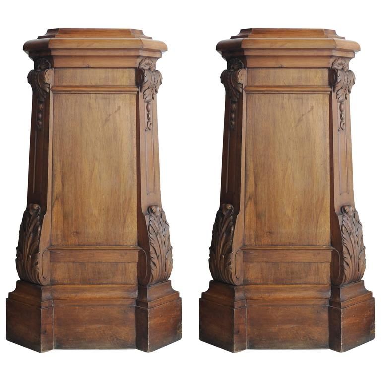 Pair of Walnut pedestals - afbeelding 1