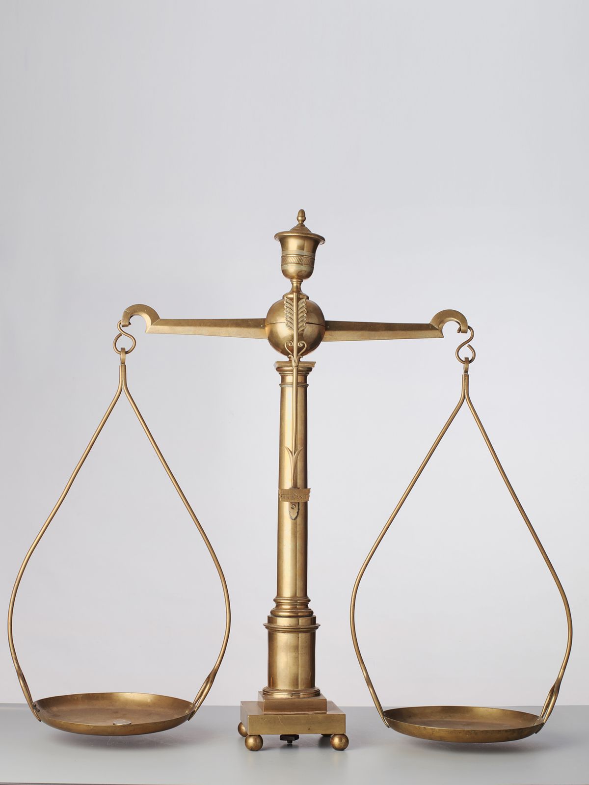 A decorative French pharmacy scale, circa 1830 - image 1
