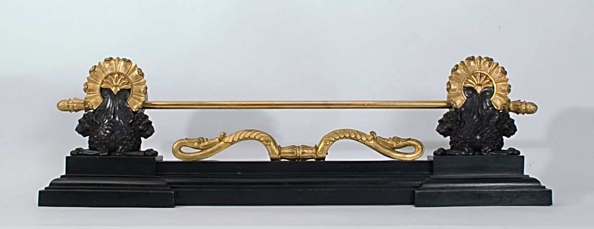 An Empire Periode Fire Fender