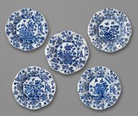Set of five chinese blue and white lobed plates with floral design - image 1