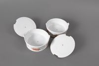 A pair of Dutch Delft doré round butter tubs with cover with a gilded lying cow - afbeelding 3