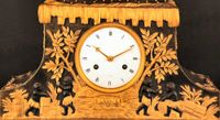 A French mantel clock, the 'Amerindian hunter'  à Paris, circa 1800. - image 2
