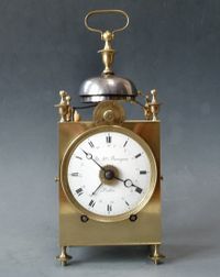 Franse Capucine klok met datum aanwijzing, kwartierslag op twee bellen, c. 1820. - afbeelding 1