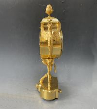 A Directoire vase mantel clock with griffins, France circa 1800. - image 2