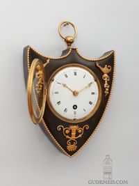 Een zeldzaam en klein Frans Empire bronzen cartelklokje, circa 1810. - afbeelding 1