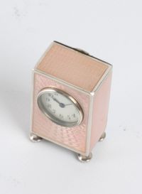 Een miniatuur Zwitsers zilveren roze transparant guilloche email klokje, circa 1900 - afbeelding 8