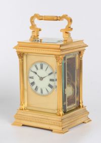 Een fraaie Franse verguld messing 'Anglaise' reisklok, Henri Jacot, circa 1880 - afbeelding 4