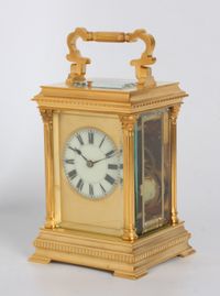 Een fraaie Franse verguld messing 'Anglaise' reisklok, Henri Jacot, circa 1880 - afbeelding 1
