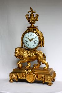 Leeuw – Louis XVI – Pendule – met het medaillon van Lodewijk XVI - afbeelding 1