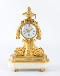 Een kleine Frans Louis XVI vuurverguld bronzen pendule, Imbert L'aîné, circa 1765 - afbeelding 1
