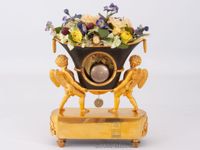 Een Frans Empire verguld en bronzen pendule, bloemenvaas met putti, circa 1800 - afbeelding 5