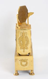 Een Franse Empire vuurverguld bronzen pendule, circa 1810 - afbeelding 3