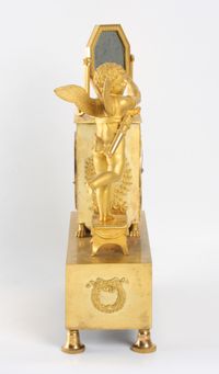 Een Franse Empire vuurverguld bronzen pendule, circa 1810 - afbeelding 4