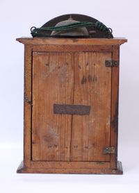 Een Zwitserse provinciale 'Religieuse' wandklok, circa 1680 - afbeelding 5