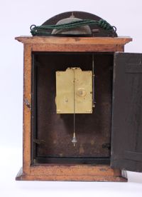 Een Zwitserse provinciale 'Religieuse' wandklok, circa 1680 - afbeelding 6