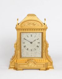 Een Engels gegraveerd 'Cole type' verguld tafelklokje, Manoah Rhodes, circa 1860 - afbeelding 2